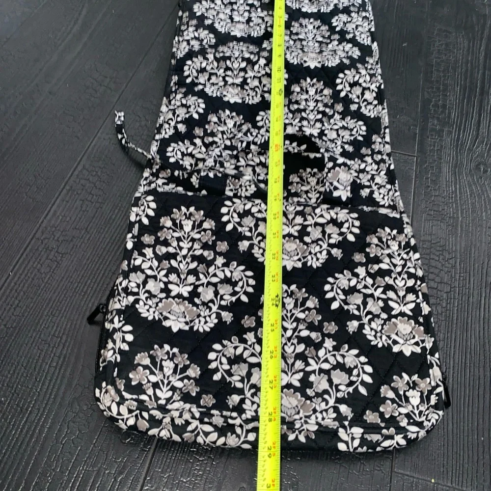 Vera Bradley Travel Hanging‎ Toiletry Organizer Chandelier Noir Black/Gray/White